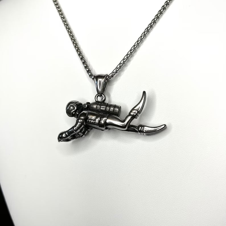 Swimming Diver Pendant Gold/Silver