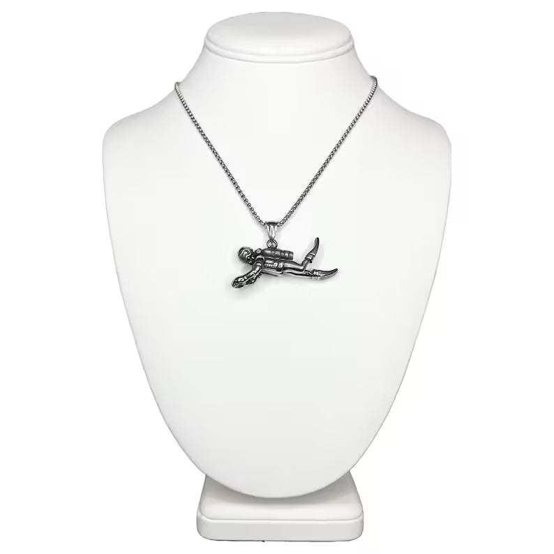 Swimming Diver Pendant Gold/Silver