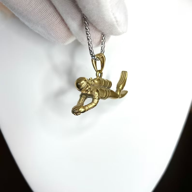 Swimming Diver Pendant Gold/Silver