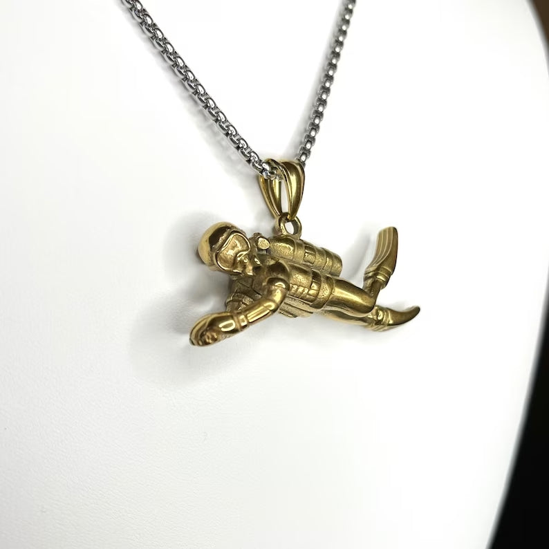 Swimming Diver Pendant Gold/Silver