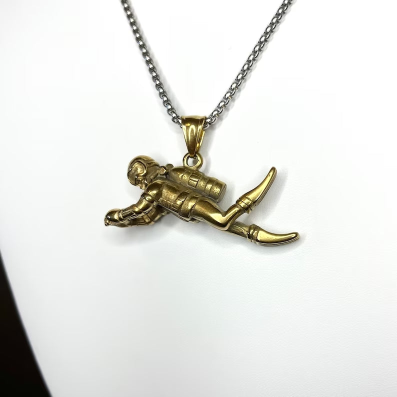 Swimming Diver Pendant Gold/Silver